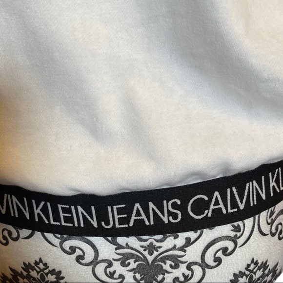 Calvin Klein - White sweatshirt with color block sleeves, pink and purple, sz L - Picture 5 of 6